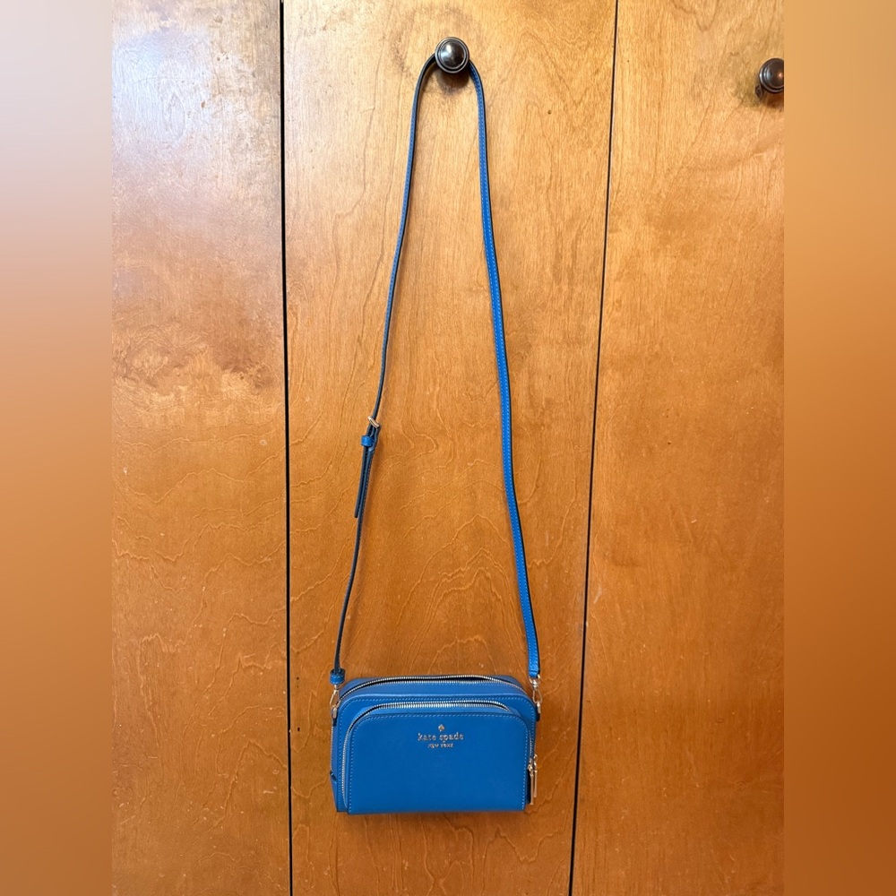 Kate Spade Vibrant Blue Crossbody Bag w/detachable strap. 💙♠️